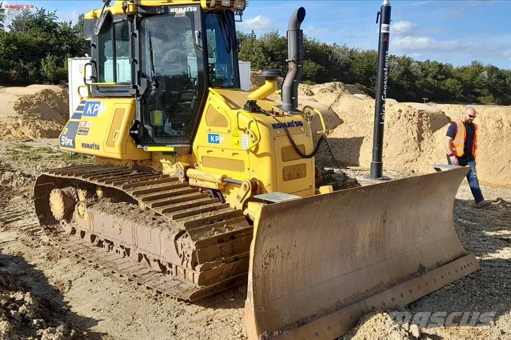 Komatsu D51 PX-24 履带式推土机