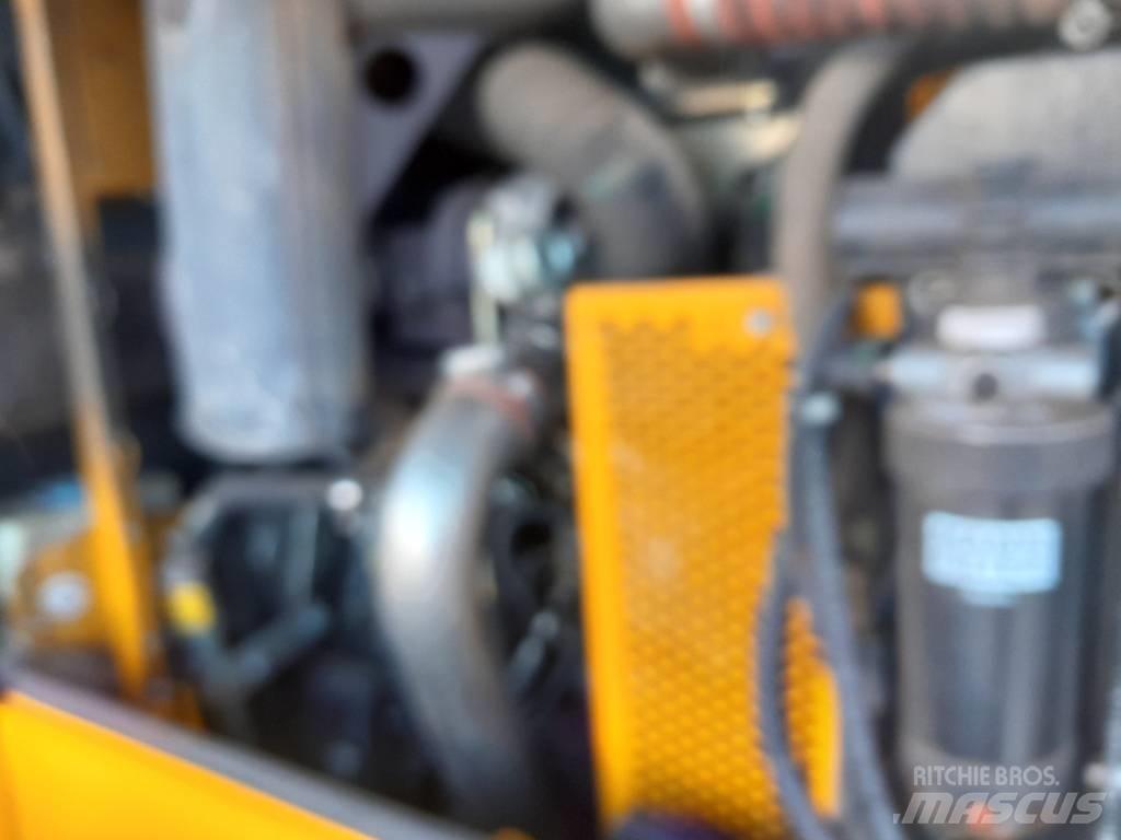 JCB 412 电动叉车