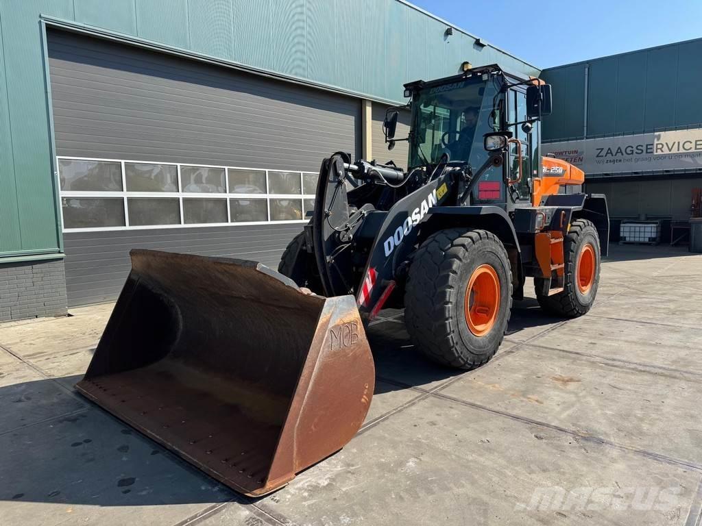 Doosan DL250-7 轮式装载机