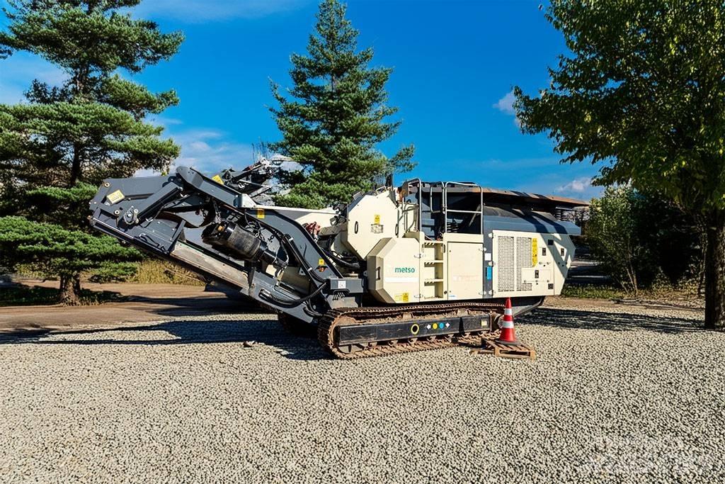 Metso J90 移动式破碎机