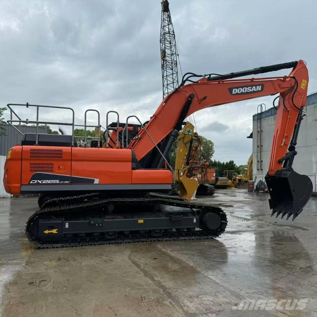 Doosan DX 225 LC 履带挖掘机