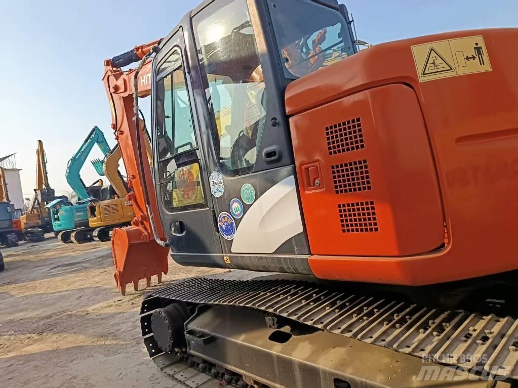 Hitachi ZX135 履带挖掘机