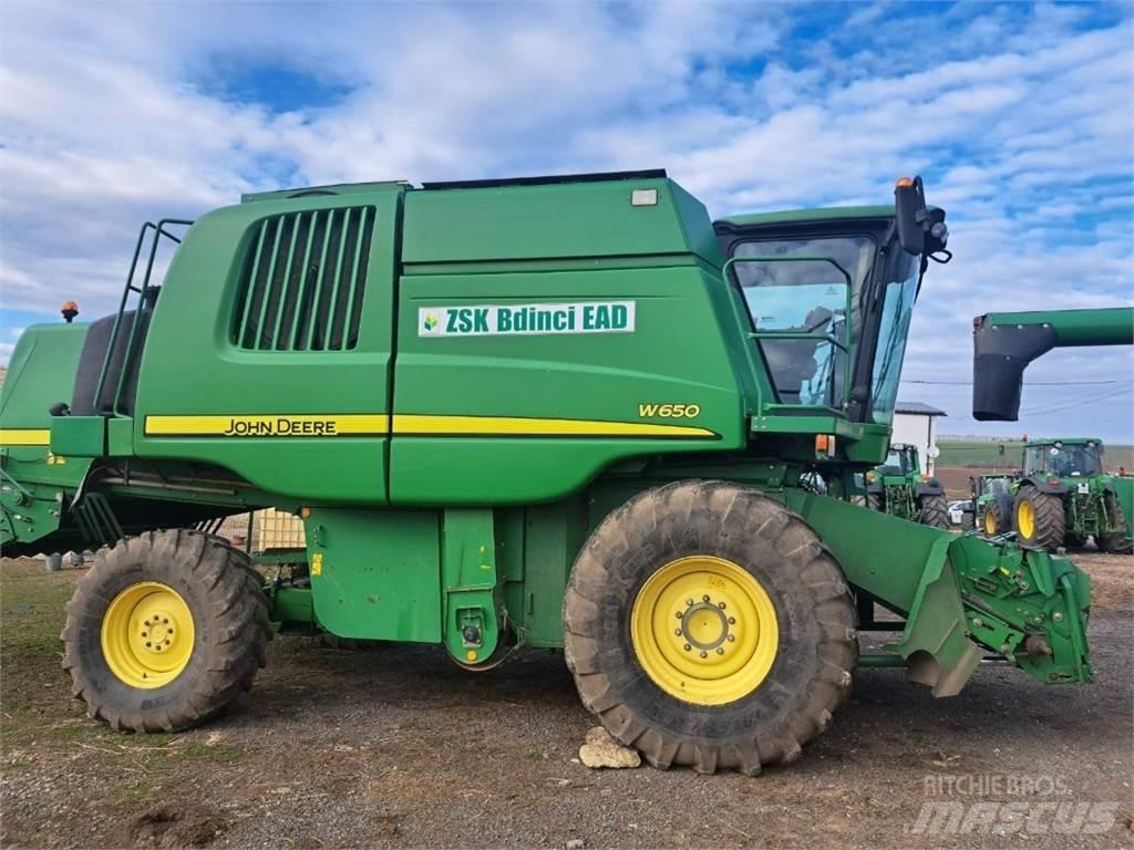 John Deere W650 联合收割机