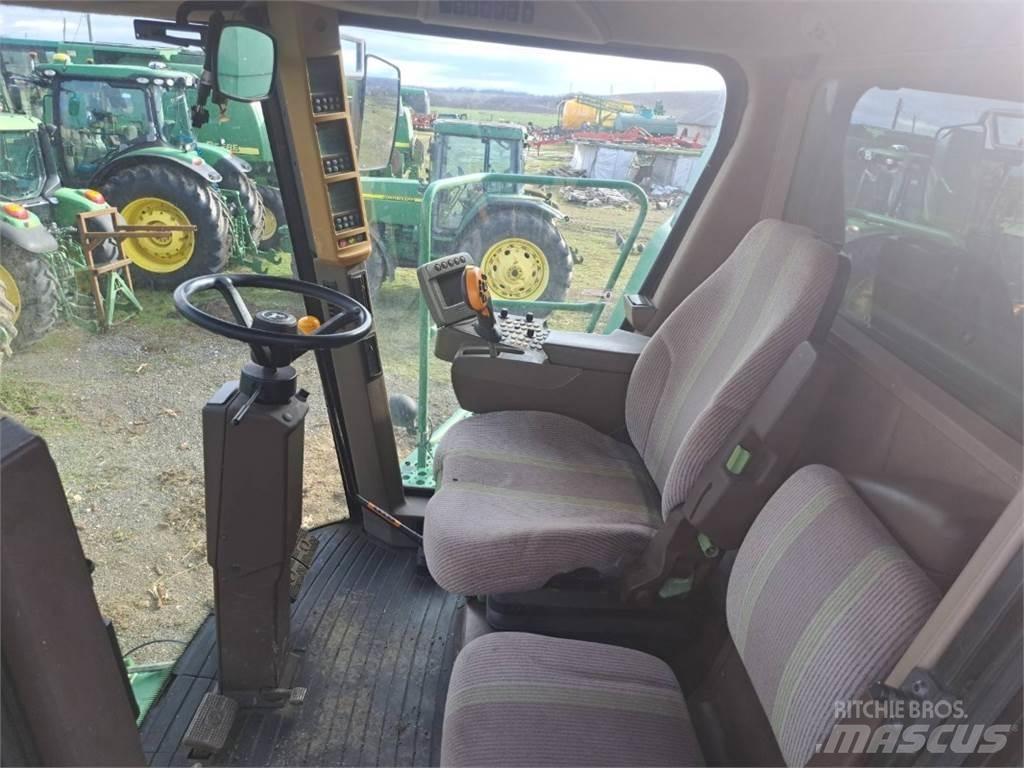 John Deere W650 联合收割机