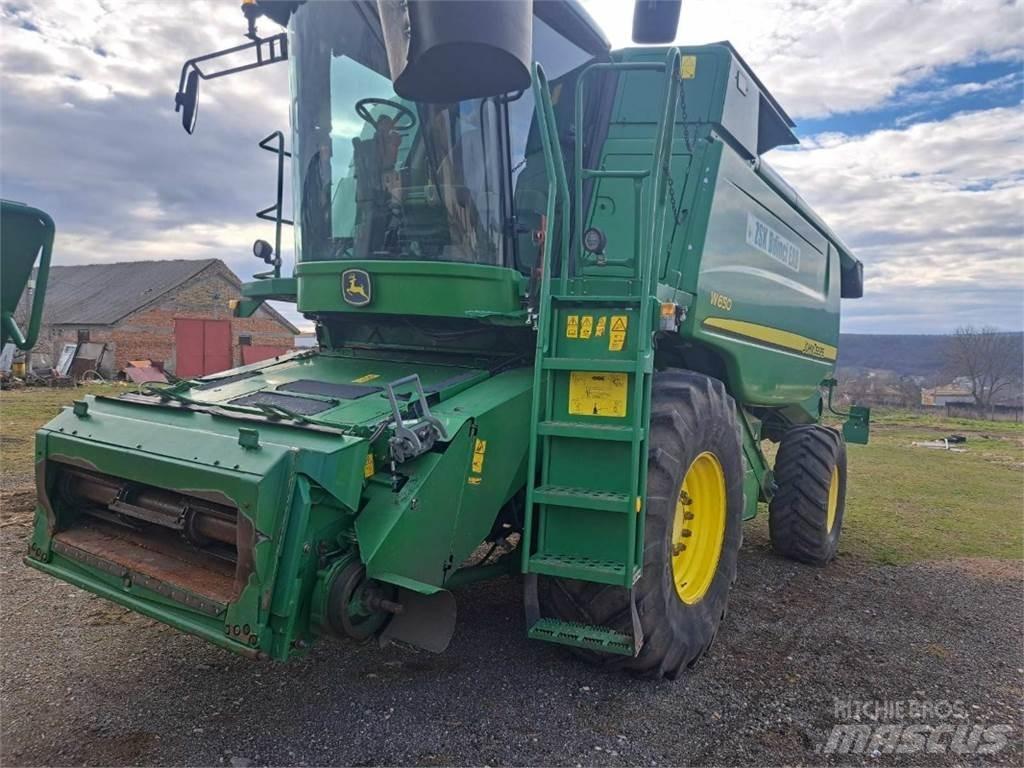 John Deere W650 联合收割机