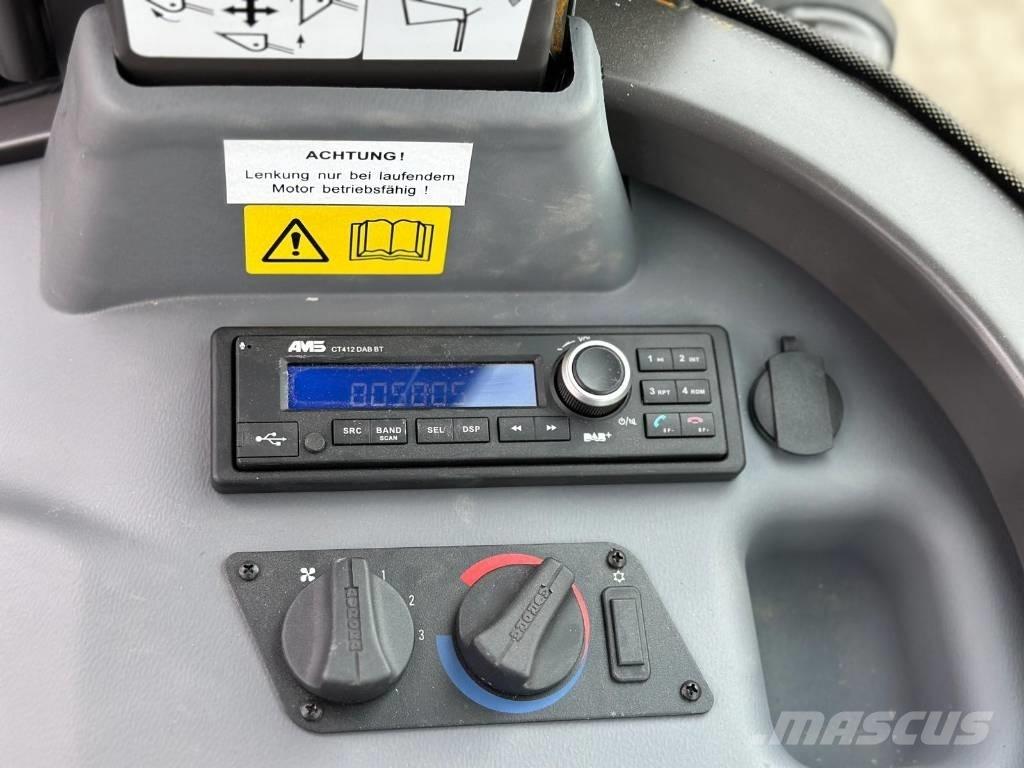 Mecalac AX 700 轮式装载机