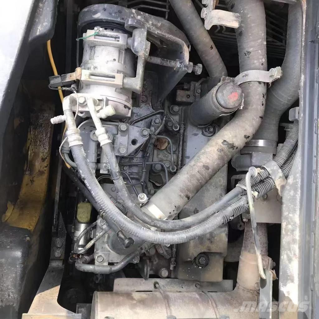 Komatsu PC 138 US 中型挖掘机