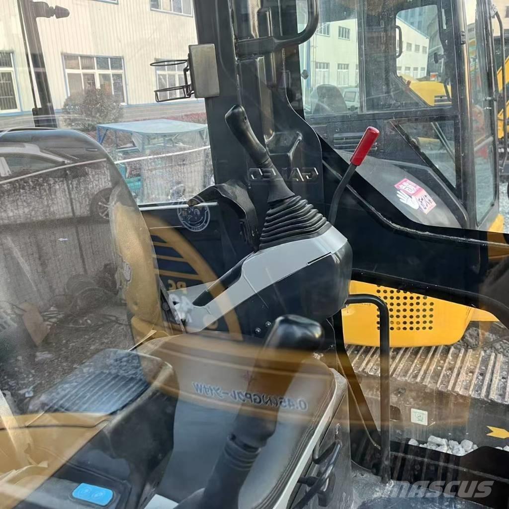 Komatsu PC 35 MR 小型挖掘机