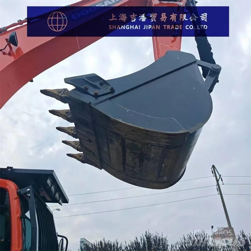 Doosan DX 225 履带挖掘机
