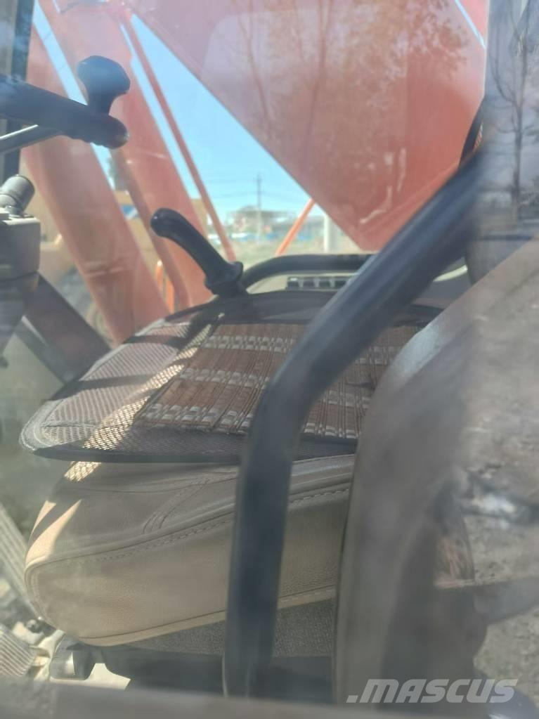 Doosan DH210W-7 轮式挖掘机