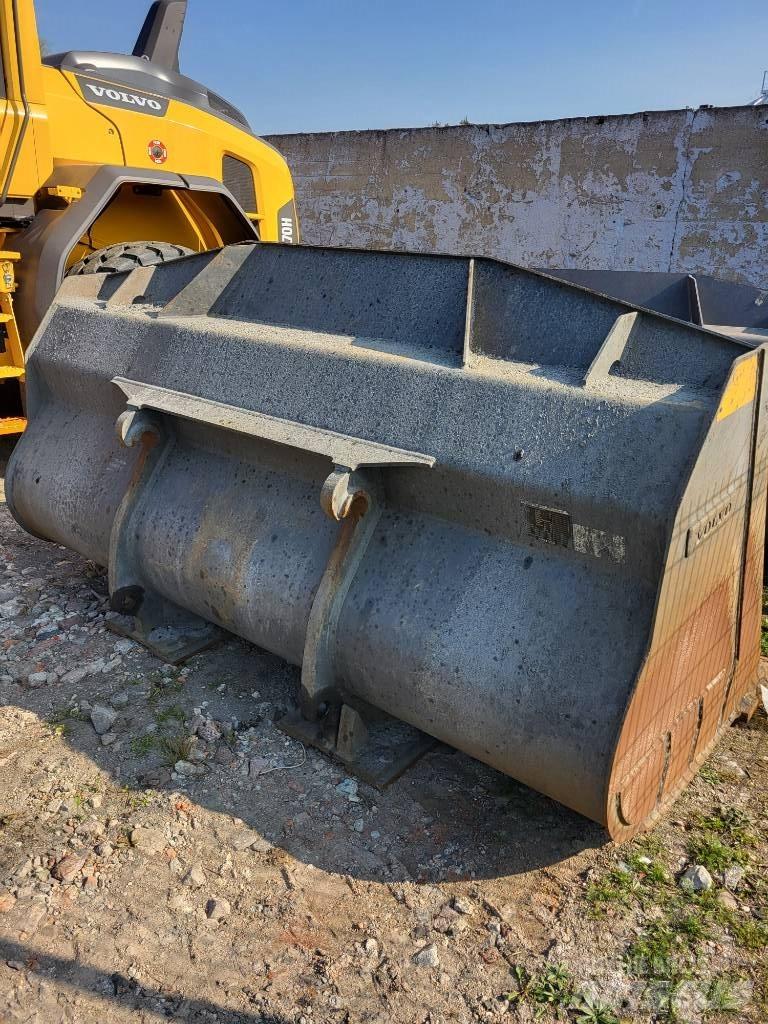 Volvo L 120 H 轮式装载机