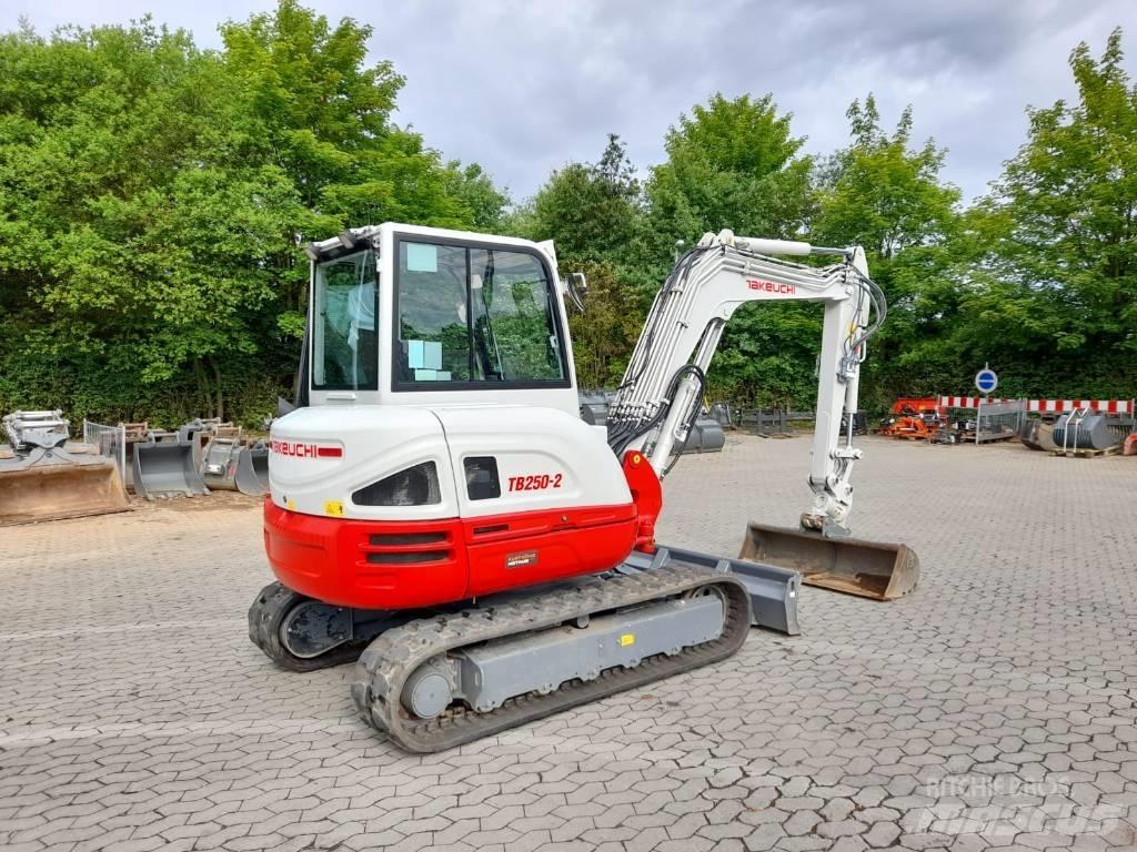 Takeuchi TB 250-2 小型挖掘机