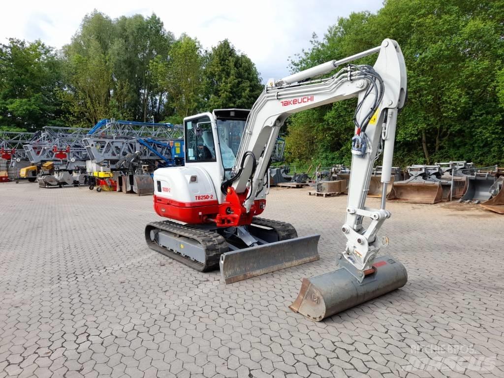 Takeuchi TB 250-2 小型挖掘机