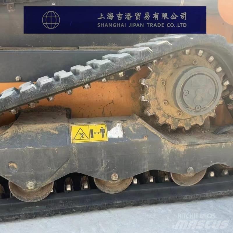 CASE TR 270 滑移装载机