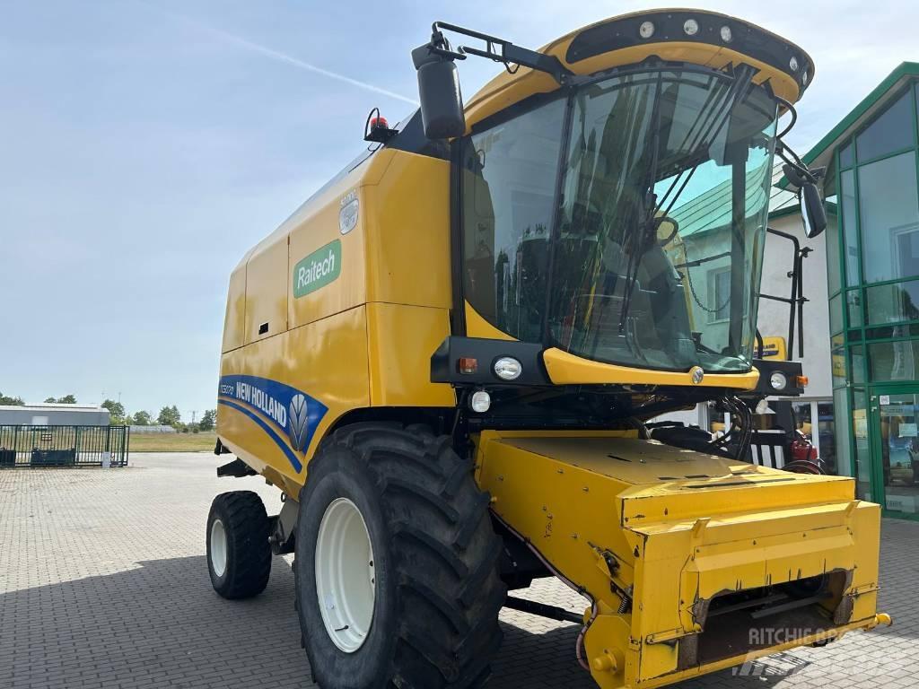 New Holland TC 5070 联合收割机
