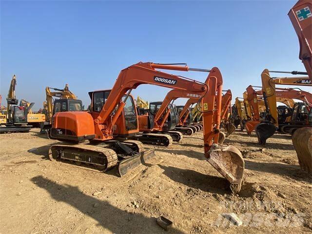 Doosan DX80 小型挖掘机