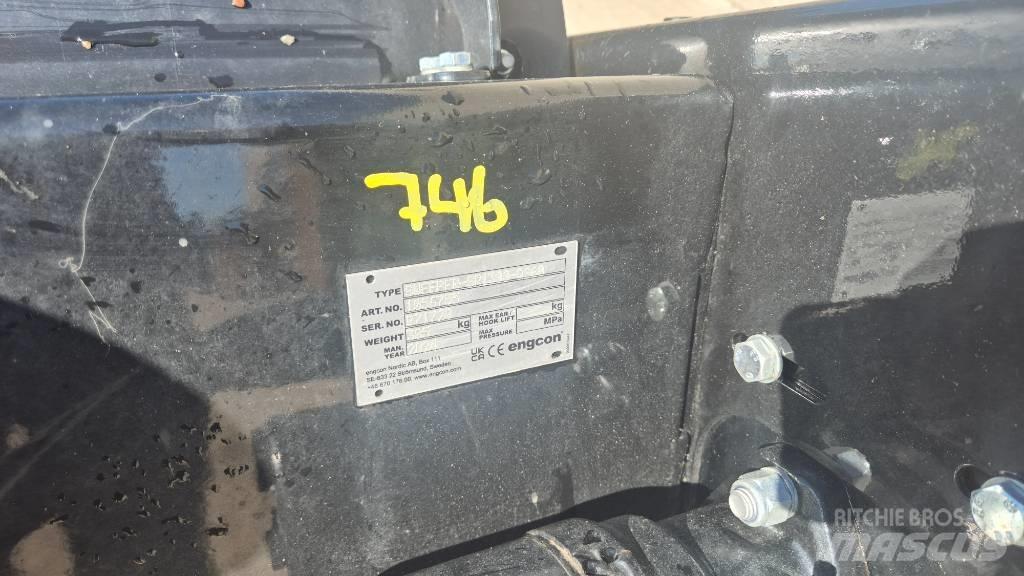 Engcon sweeper 扫地机