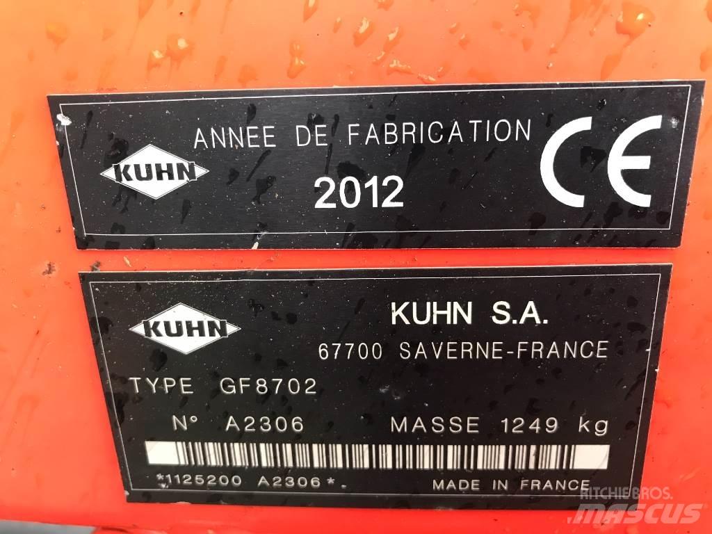 Kuhn GF 8702 犁耙和摊草机