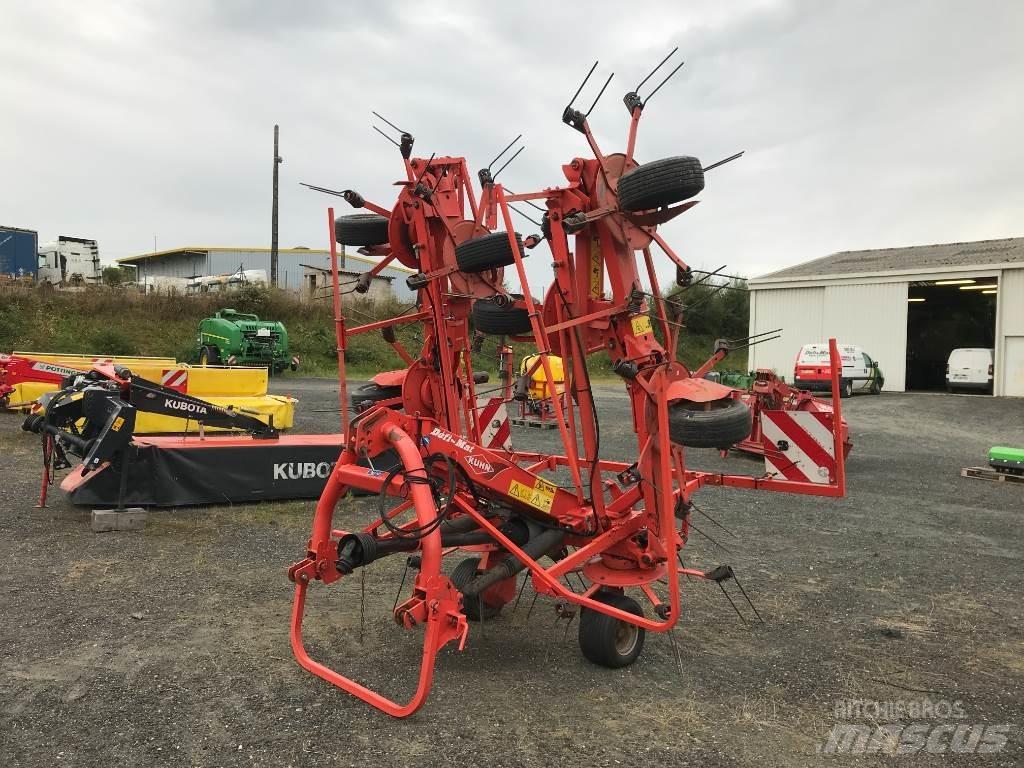 Kuhn GF 8702 犁耙和摊草机