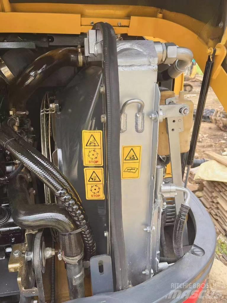 XCMG XE 60 DA 小型挖掘机