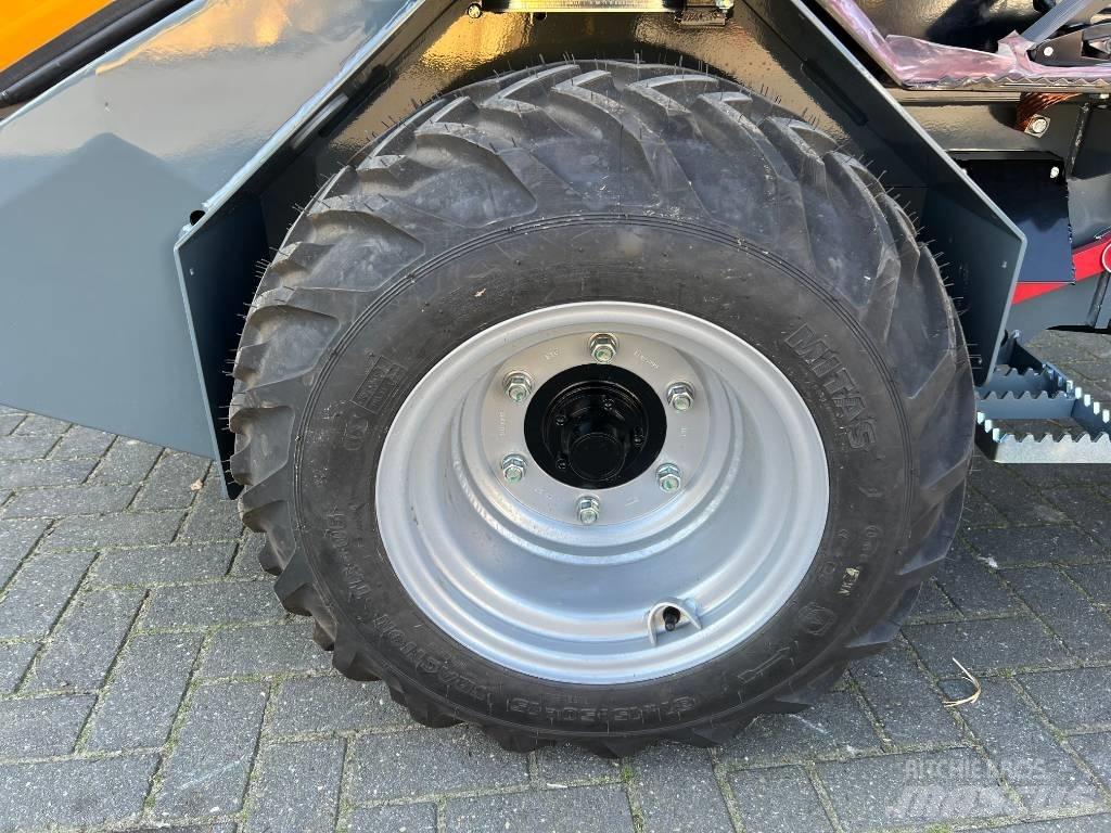 GiANT G2200E X-tra 多功能装载机