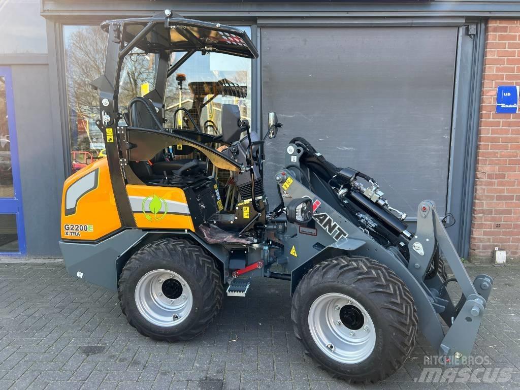 GiANT G2200E X-tra 多功能装载机