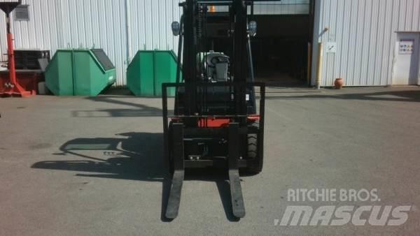 Manitou MI30G ST5 越野叉车|叉装车