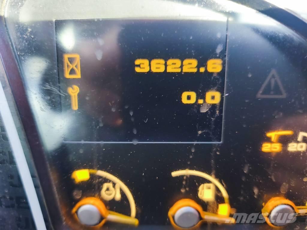 JCB 525-60 伸缩臂叉装车|叉装车