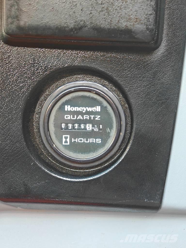 Hyundai HX220HD 中型挖掘机