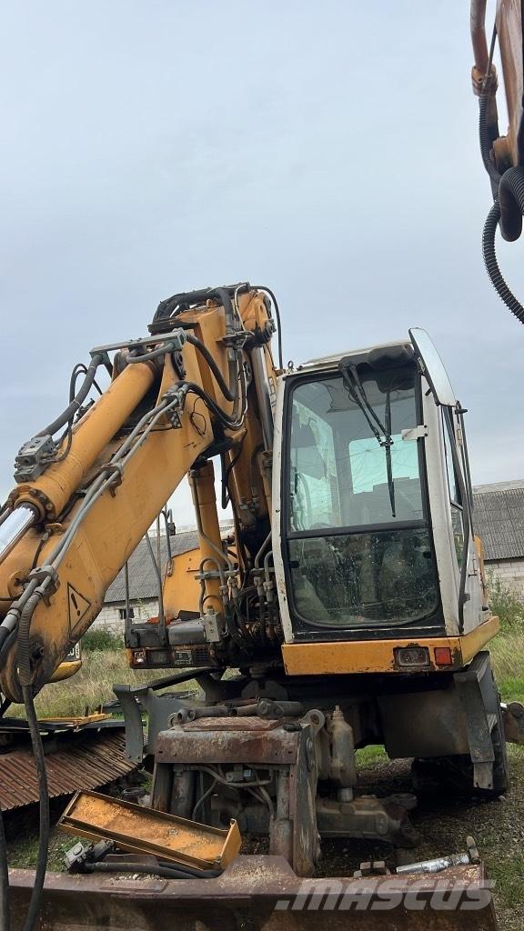 Liebherr A 900 C 底盘和悬架