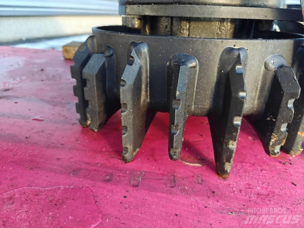 Komatsu C 93 收割机机箱
