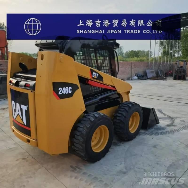 CAT 246 C 滑移装载机