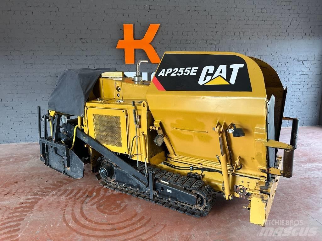 CAT AP 255 E 沥青摊铺机