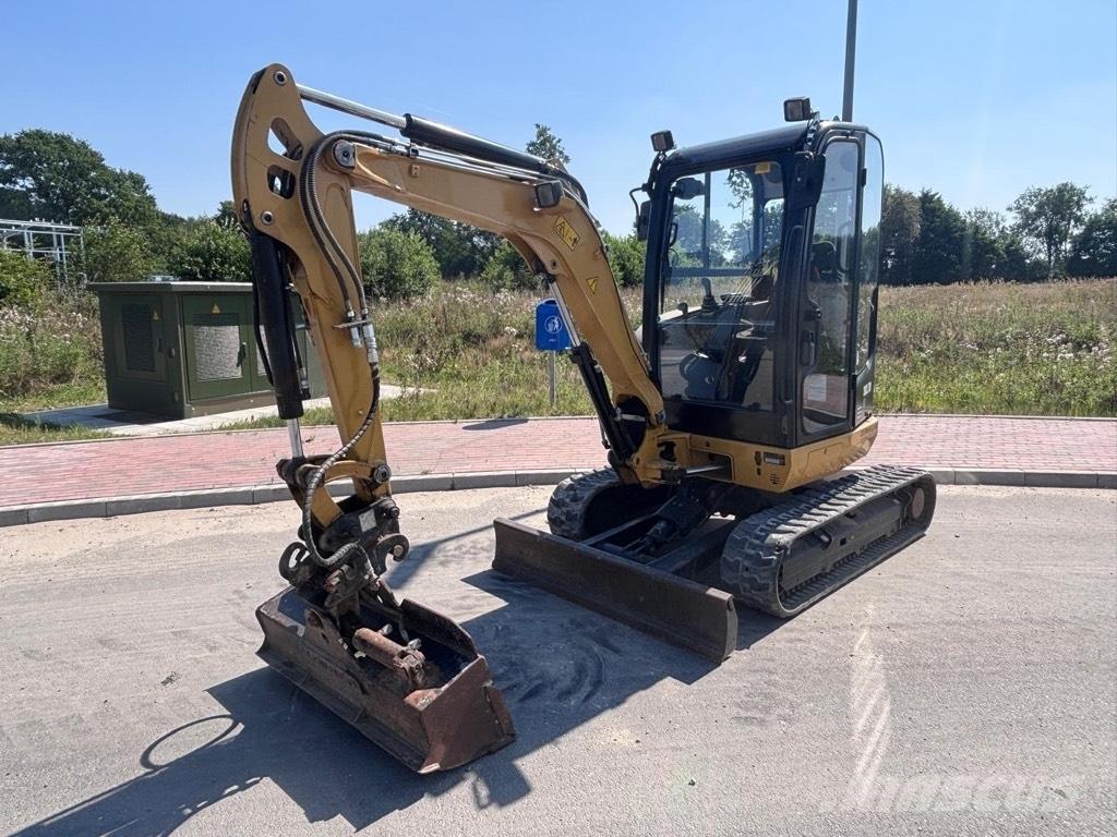 CAT 302.7D 小型挖掘机