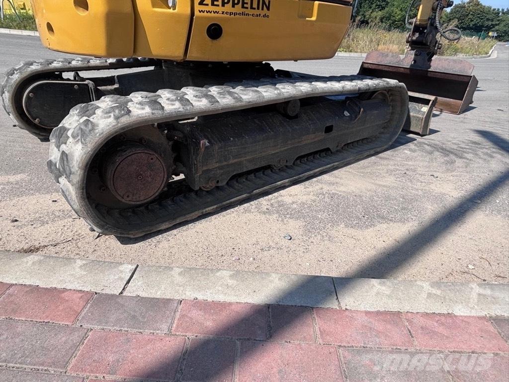 CAT 302.7D 小型挖掘机
