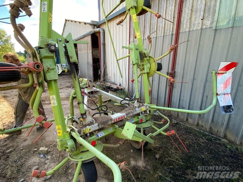 CLAAS VOLTO670 犁耙和摊草机