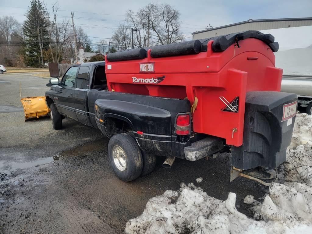 Dodge 3500 皮卡车