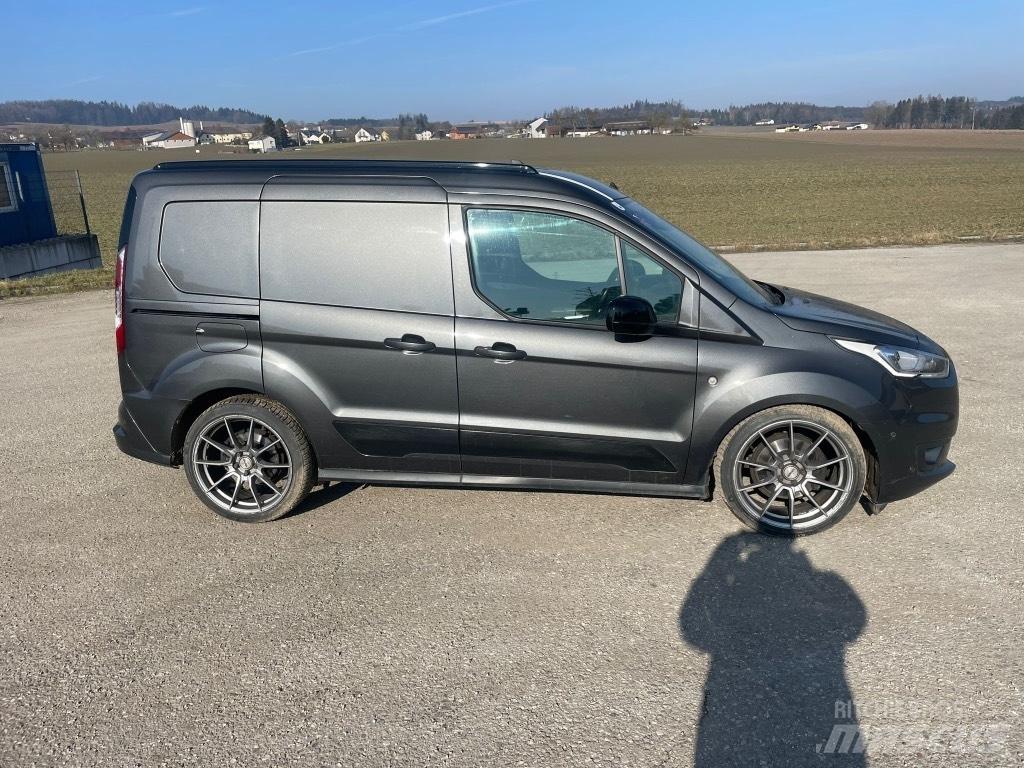 Ford Transit 商务面包车