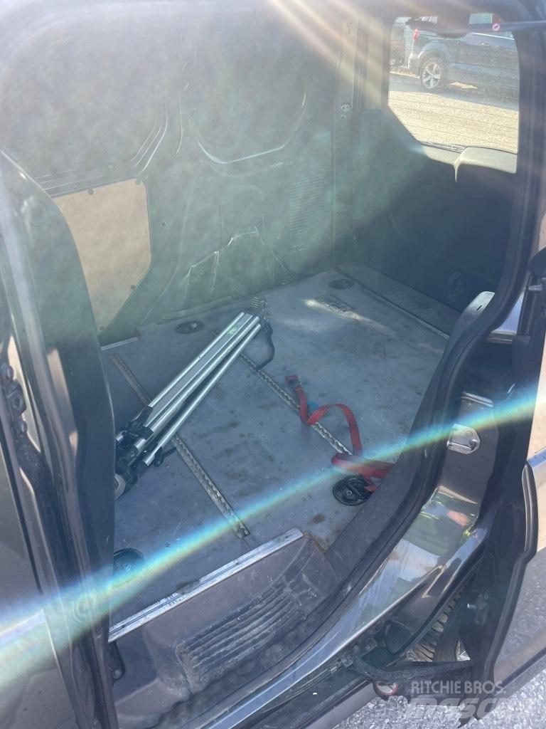 Ford Transit 商务面包车