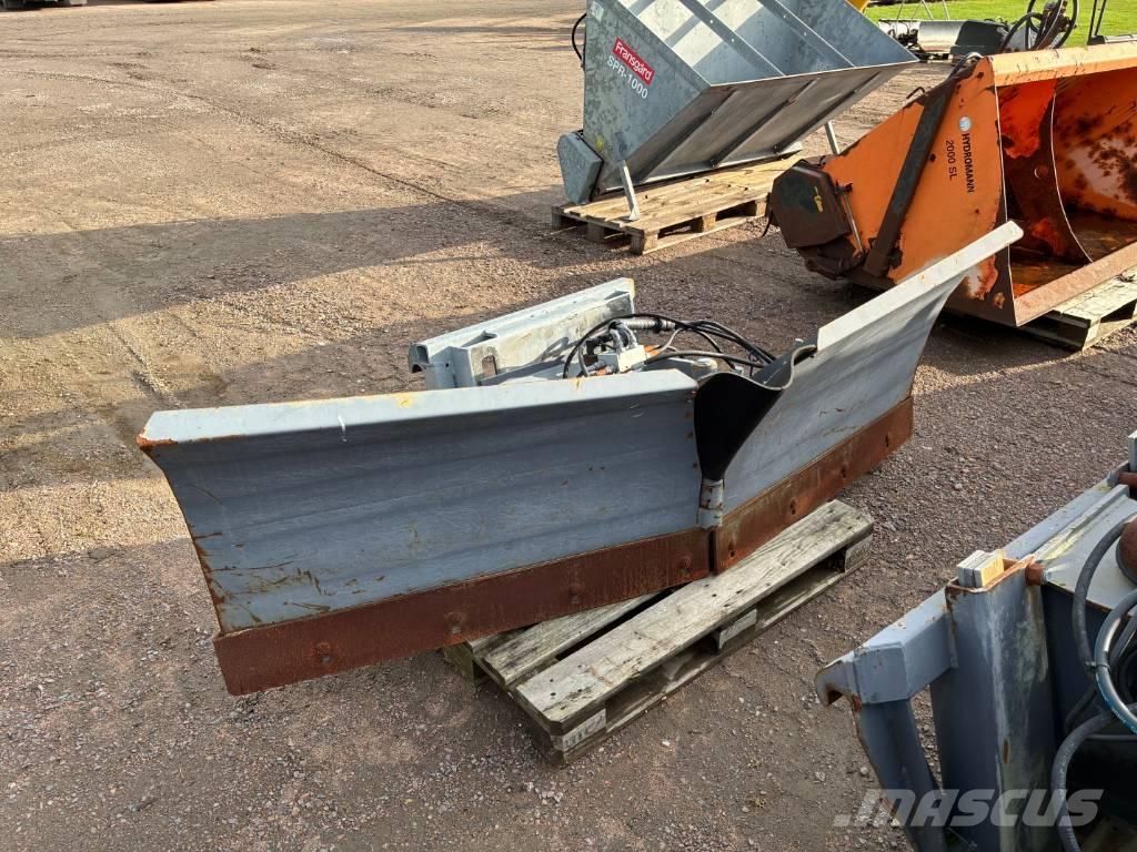 Siringe T2400 铲雪车