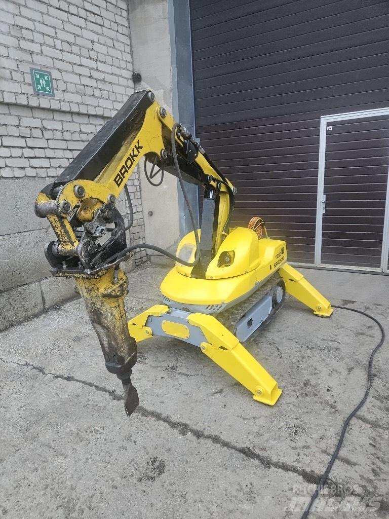 Brokk 100 组装挖掘机