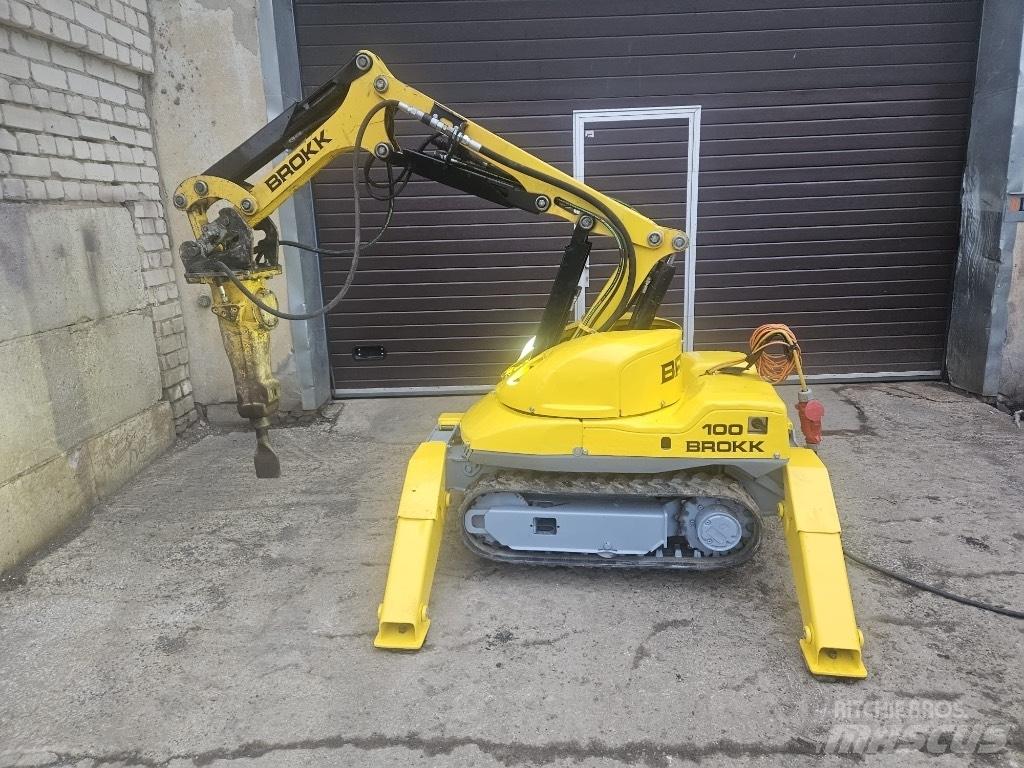 Brokk 100 组装挖掘机