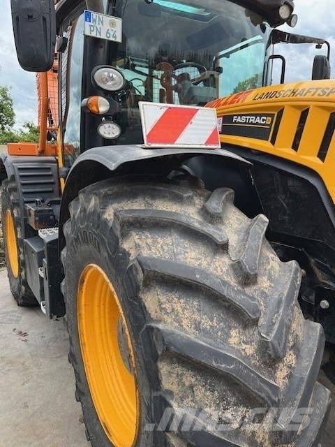 JCB Fastrac 4220 拖拉机/农用车