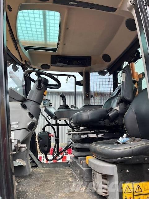 JCB Fastrac 4220 拖拉机/农用车