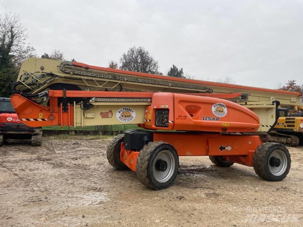 JLG 1250 AJP 曲臂高空工作平台