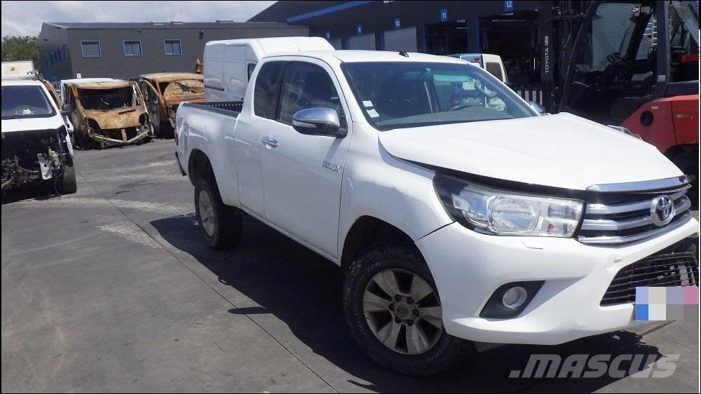 Toyota Hilux 4 皮卡车