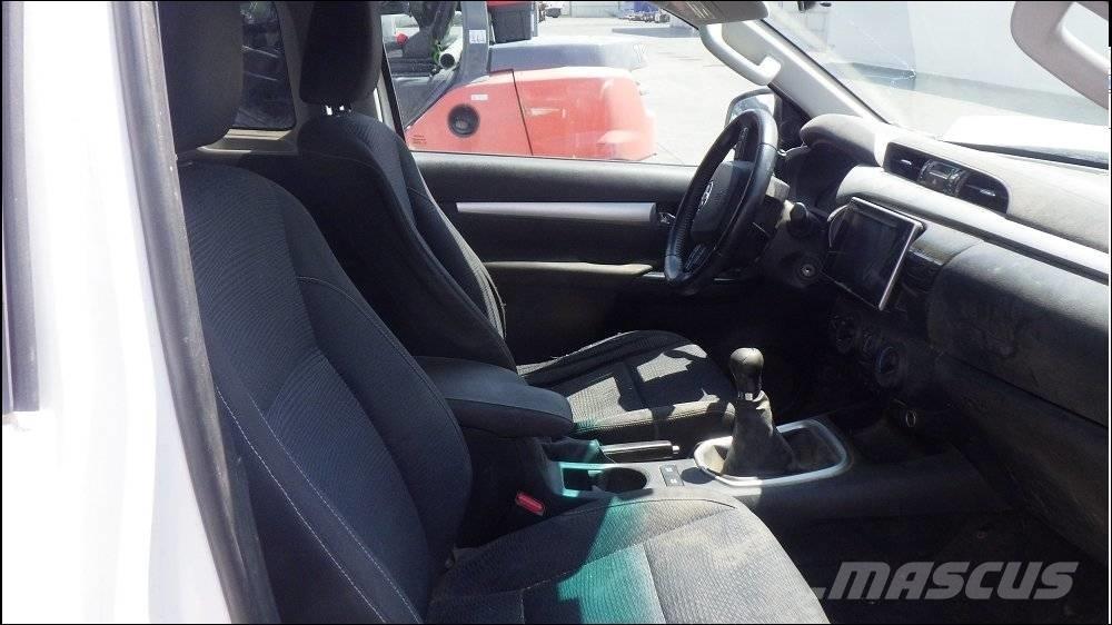 Toyota Hilux 4 皮卡车