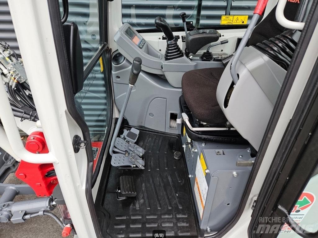 Takeuchi TB 225 小型挖掘机