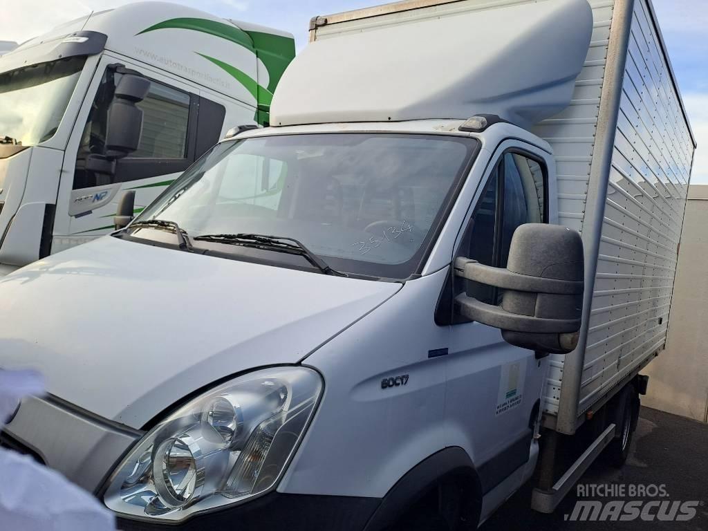 Iveco DAILY 60C17 厢式货车