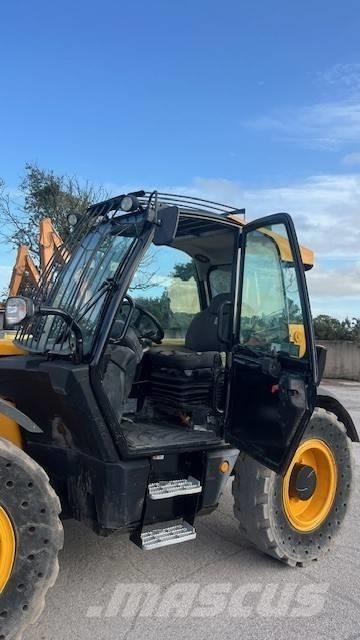 JCB 560-80 伸缩臂叉装车|叉装车